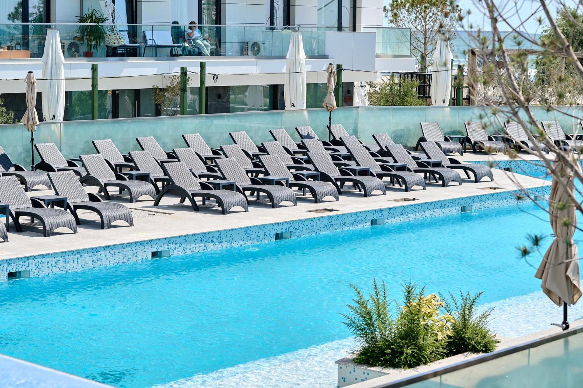 Crystal Beach - Infinity Pool & Spa Resort Năvodari Zewnętrze zdjęcie